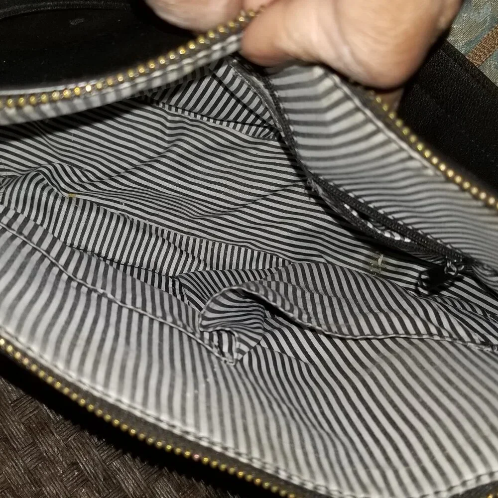 Black Hobo Purse with option crossbody strap - Picture 3 of 7